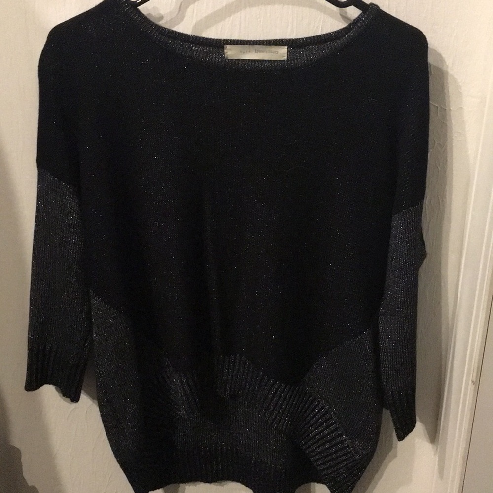 Quarter sleeve sweater